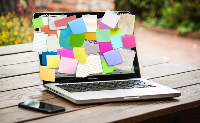 post-it notes, laptop, reminders-3233653.jpg